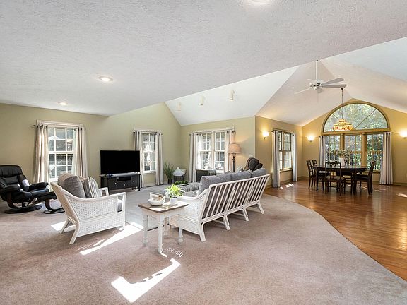 4th image of 8162 Fernwood Dr