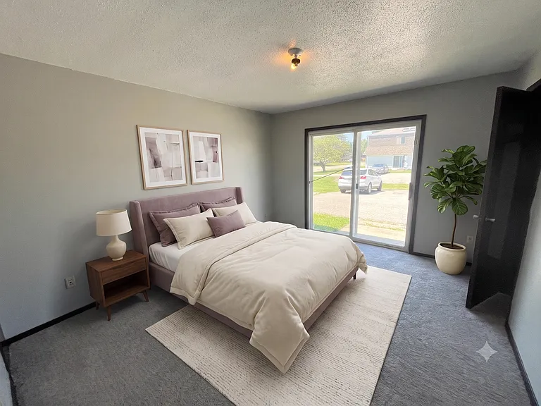 1250 Meadow Ln — Photo 1