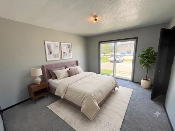 1250 Meadow Ln, 1250 Meadow Ln APT B, Waterloo, IA 50701