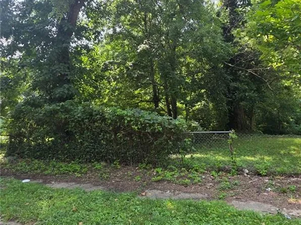 1820 Lawn Ave, Kansas City, MO 64127