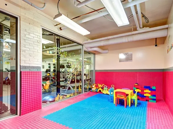 425 Riverside Drive image 10 of 15