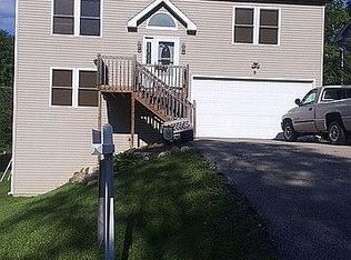 9 Echo Hill Rd, Oakwood Hills, IL 60013