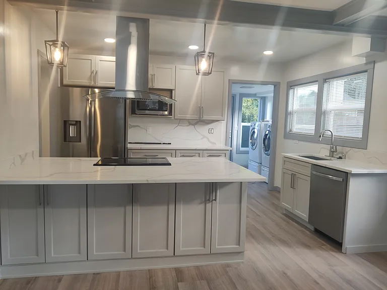 Eat-in kitchen