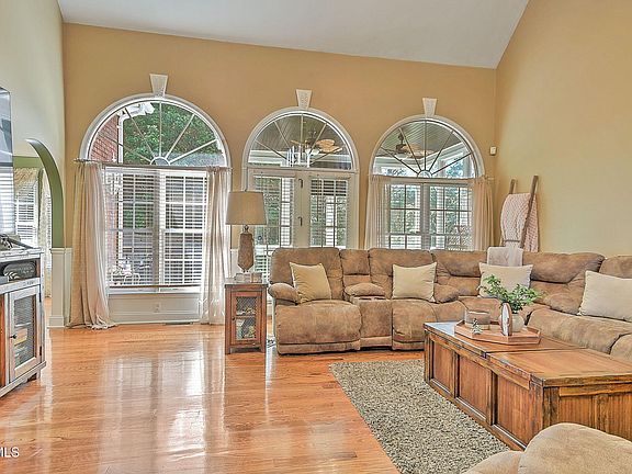 4th image of 1237 Sussex Dr