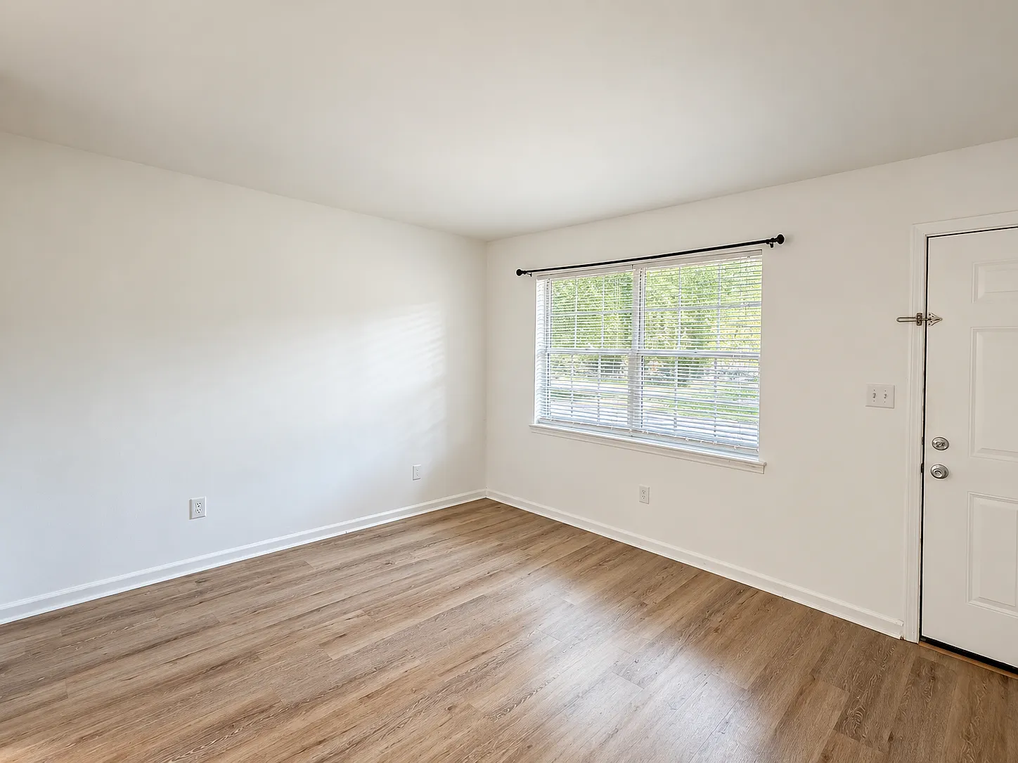 2 bed, 900 sqft, $1,150 — Photo 3