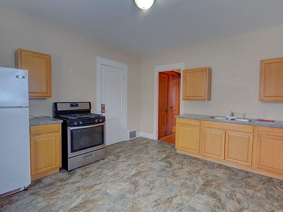 5th image of 330 Oak St #3