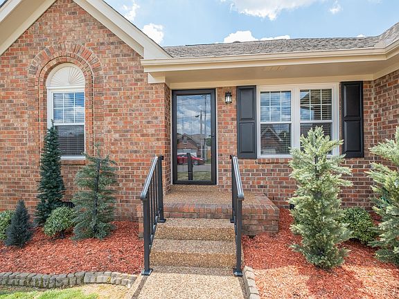 3rd image of 120 Cloverfield Ct