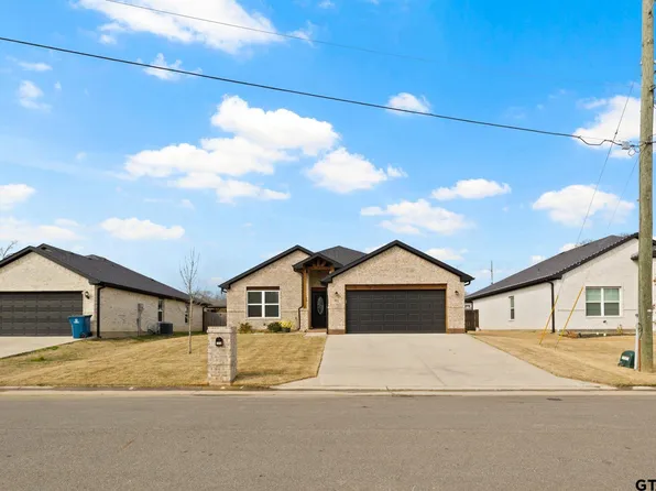 103 Saint James St, Mount Pleasant, TX 75455