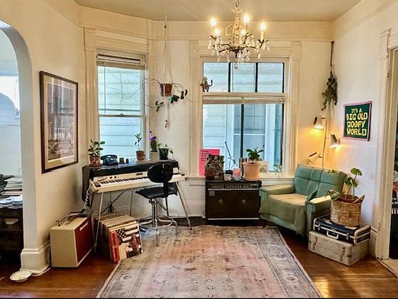 5th image of 3061 N Pierce St