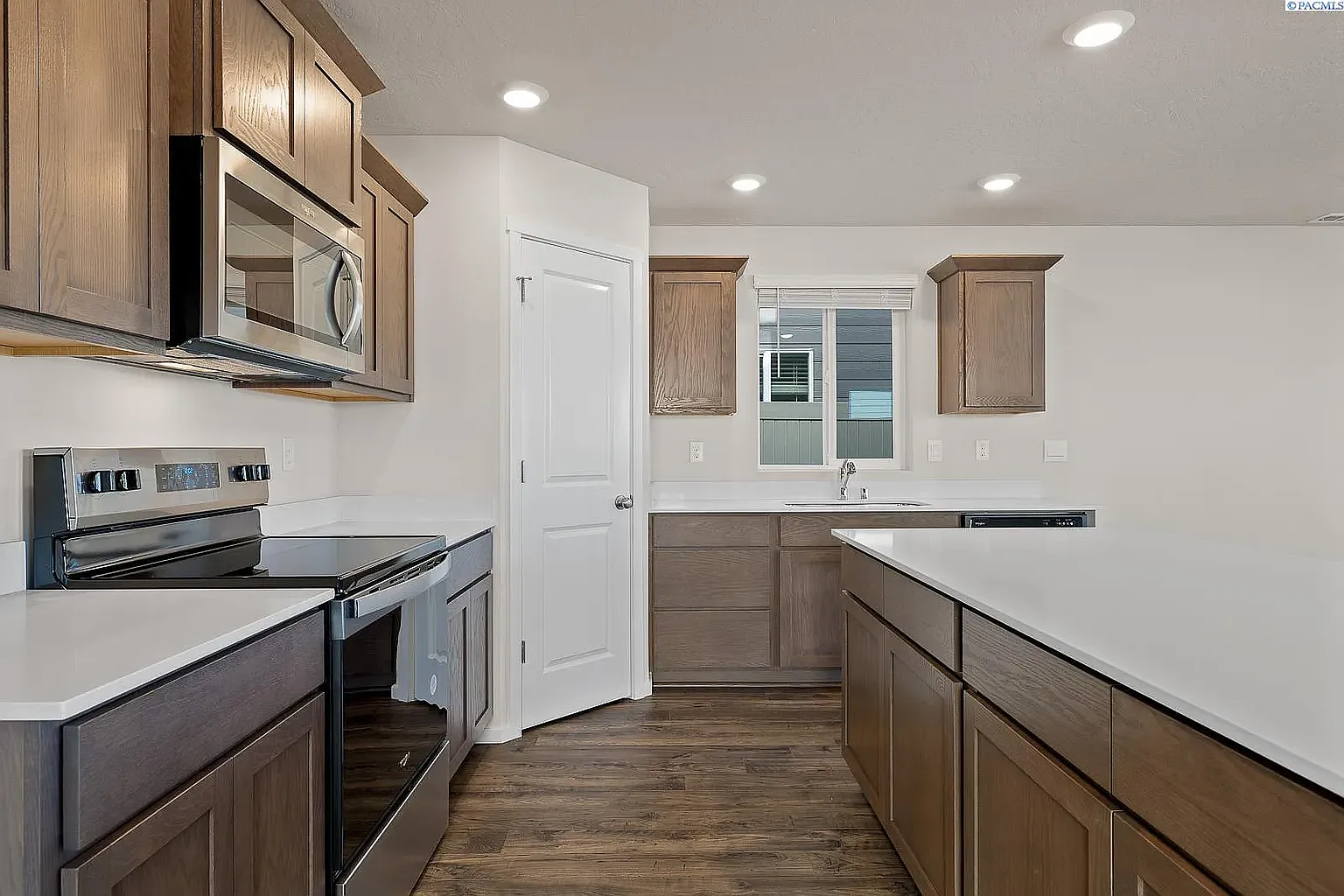 915 S Zeelar St — Photo 4