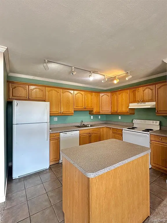2 bed, 1068 sqft, $1,400 — Photo 3