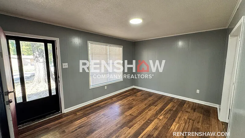 3 bed, 1.0 bath, 1317 sqft, $1,050 — Photo 2