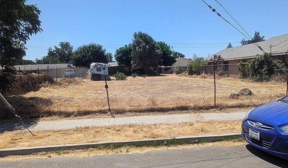 1st image of 403 W Lorena Ave