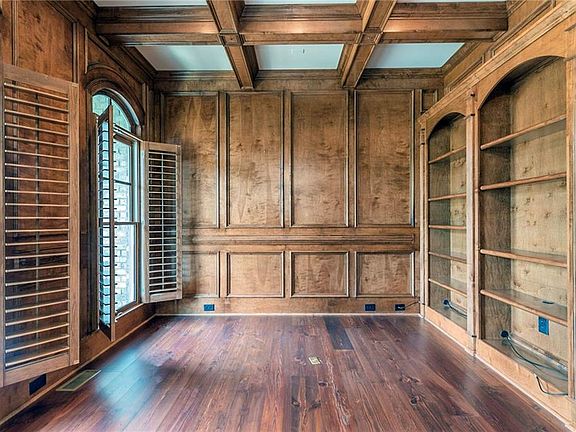 5th image of 330 Wisteria Cir