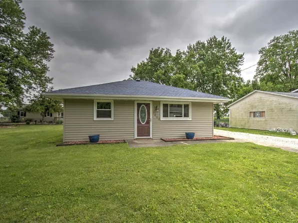 1460 N Birks St, Harristown, IL 62537