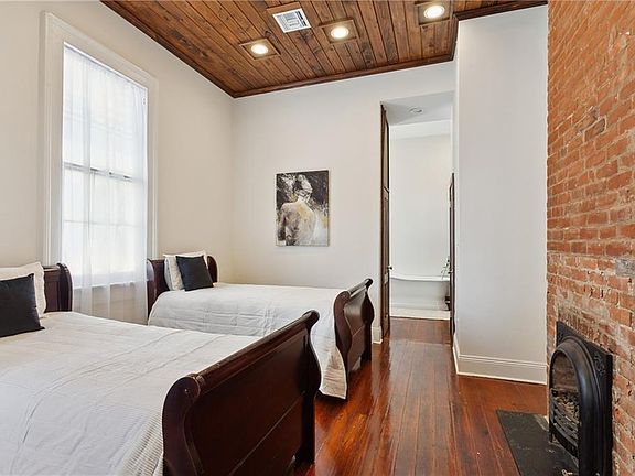 5th image of 936 Esplanade Ave #202