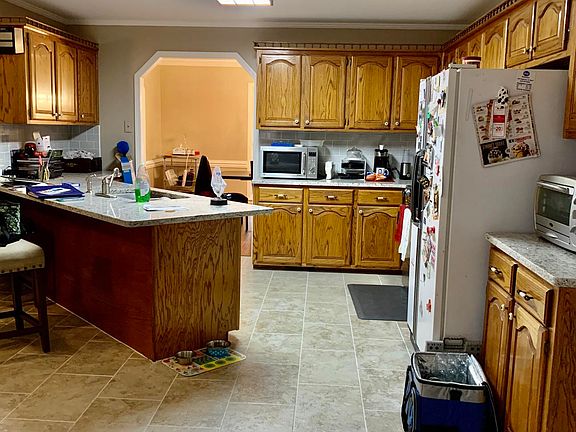 4th image of 1003 Pine Lake Dr