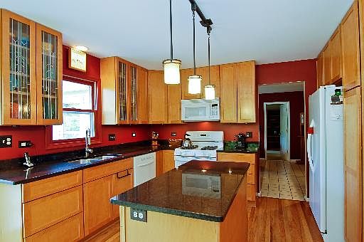 4th image of 2318 E Hunter Dr