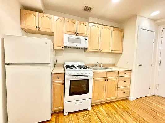 Rented by HOLTON REAL ESTATE INC. | media 7