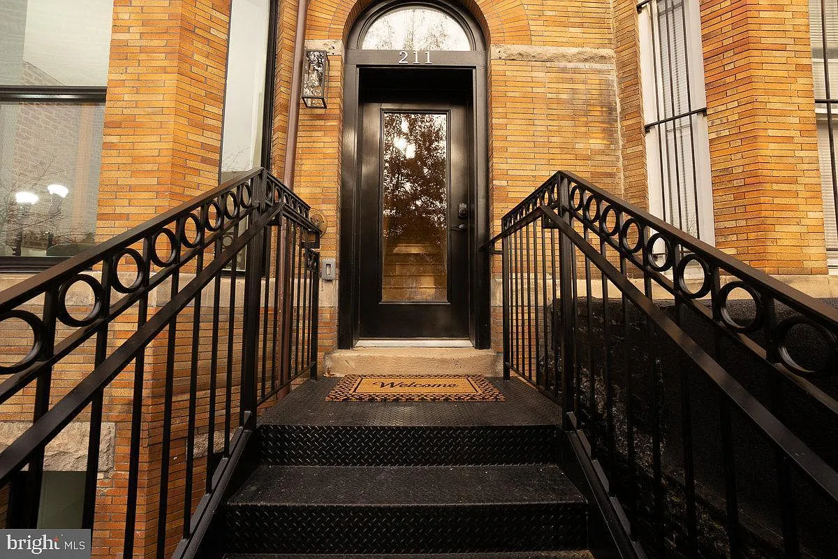 211 Florida Ave NW — Photo 1