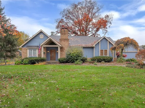 5455 Peninsula Dr NW, Canton, OH 44718