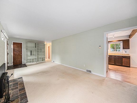 5th image of 916 Northwood St