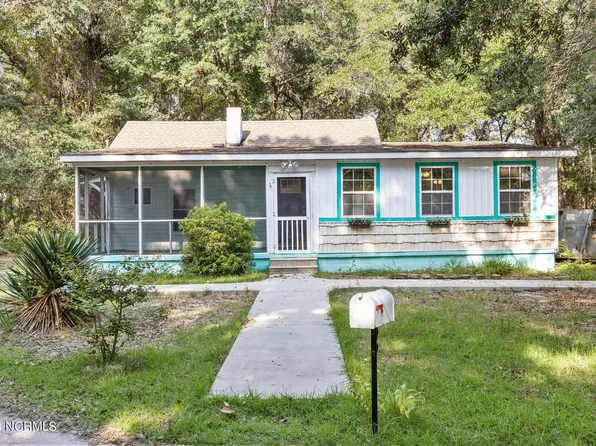 1122 W Delaware Street, Southport, NC 28461