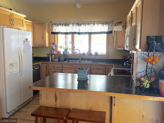5th image of 402 Oak Blvd