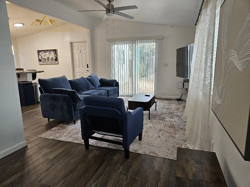 Fully Furnished Room for Rent | Private Smart-Lock Bedroom | Shared Bathroom | All Utilities Incl... — Photo 4