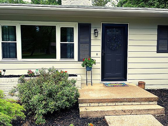 3rd image of 8005 Hayden Dr
