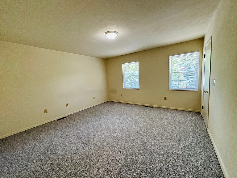 323 New Kent Rd — Photo 14