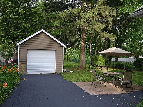 3rd image of 8 8th Ave