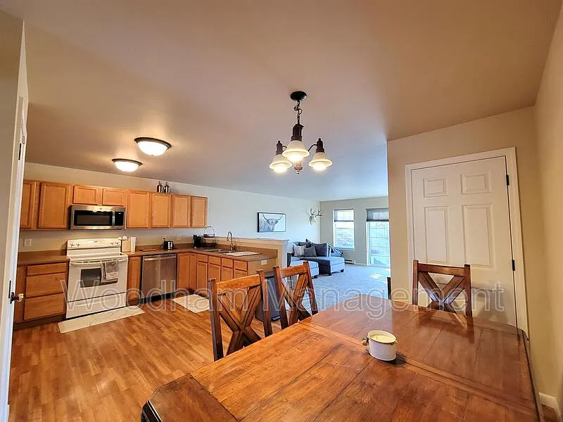 3 bed, 2.0 bath, 1440 sqft, $2,200 — Photo 3