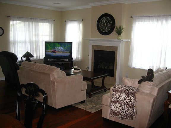 5th image of 212 Alexander Lawrence Dr