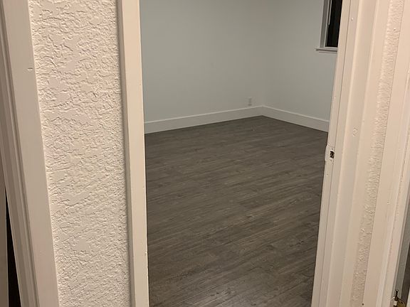4th image of 4934 Saddlerock Way
