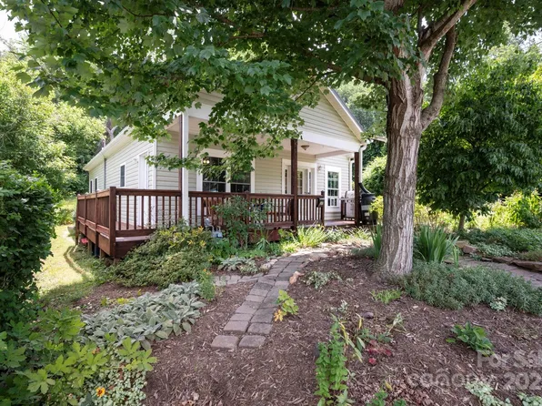 32 Water St, Asheville, NC 28801
