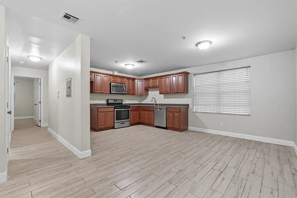 3 bed, 1800 sqft, $2,399 — Photo 1