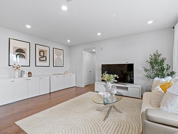 5th image of 330 Riesling Ave Unit 23