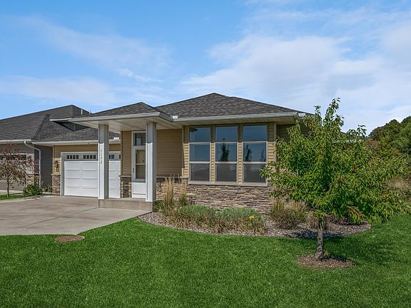 2nd image of 1172 Willowbrook Cir