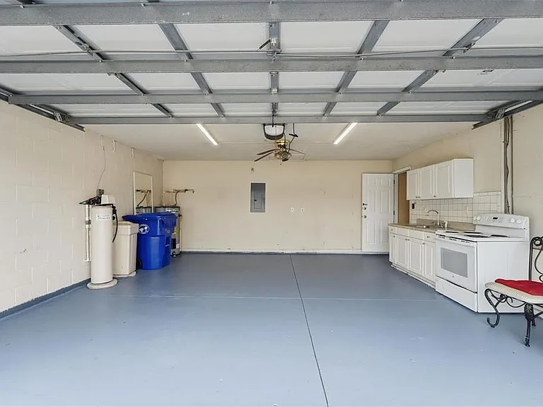 2819 Maguire Dr — Photo 30
