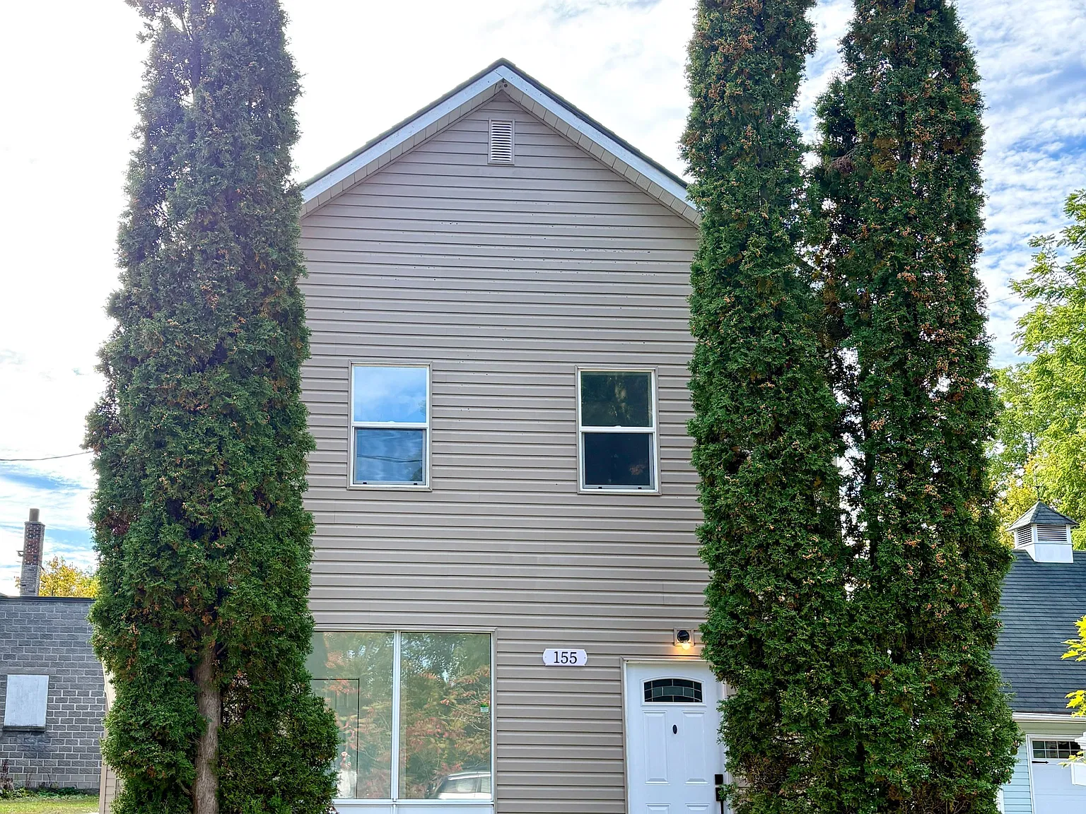 4 bed, $3,150 — Photo 1