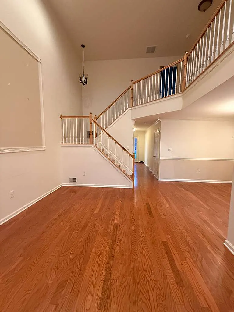 8 Stagecoach Dr — Photo 3