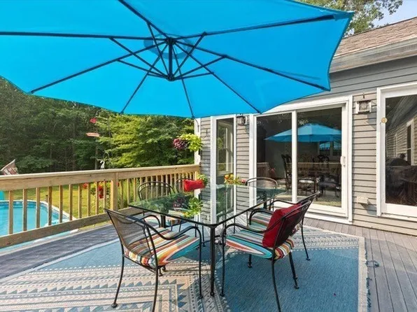 9 Eleanore Strasse Rd, North Easton, MA 02356