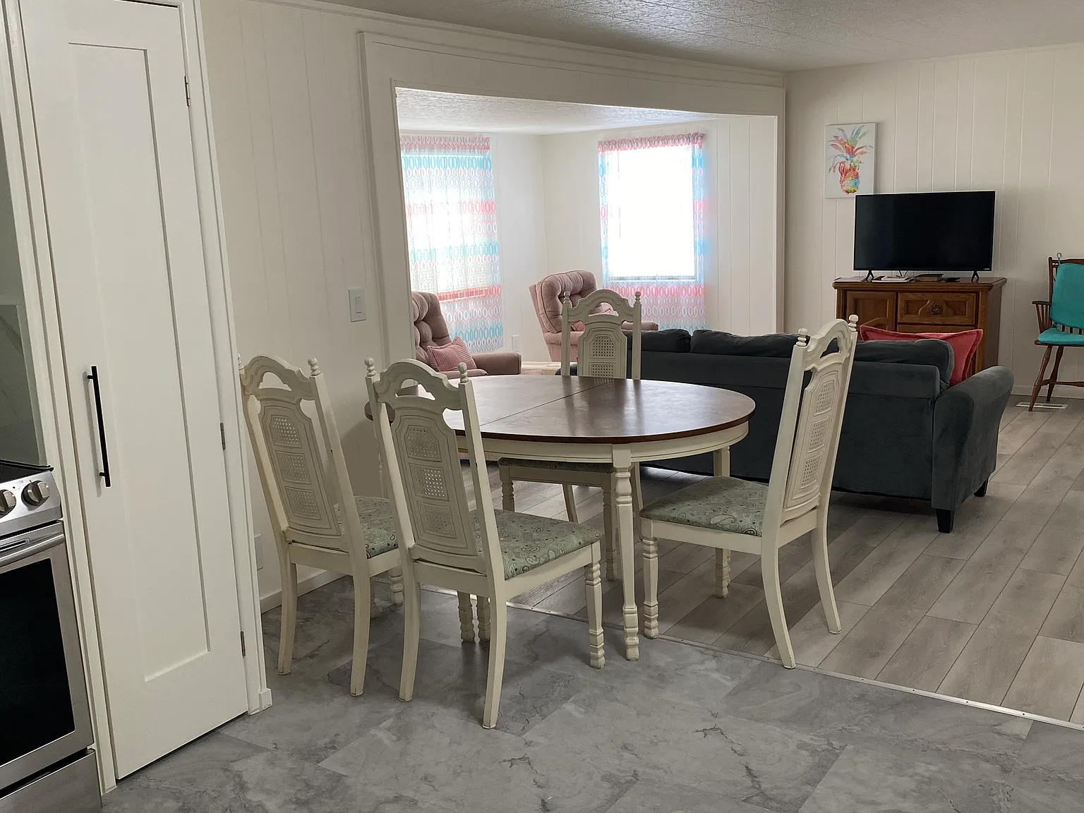 2 bed, 721 sqft, $1,300 — Photo 2
