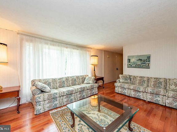 2nd image of 1527 King William Dr