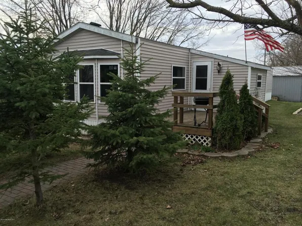 113 4th St NW, Bertha, MN 56437