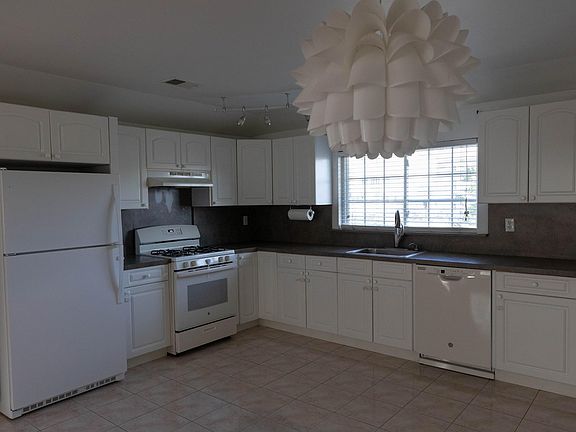 5th image of 53 Foch Ave