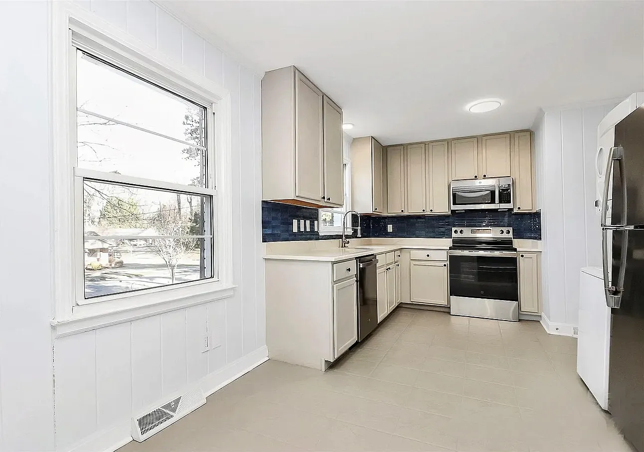 2 bed, 875 sqft, $1,950 — Photo 4