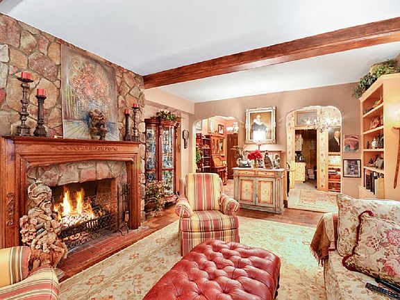2nd image of 40 W 67th St APT 2B