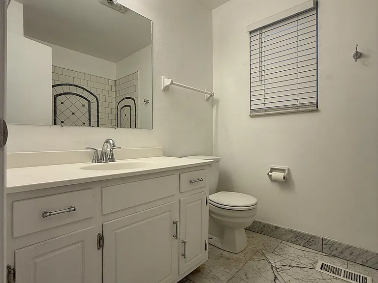 5801 Labrador Ln — Photo 17